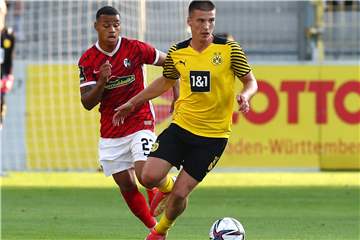 Tobias Raschl (r.) trifft mit der BVB-U23 am Samstag auf den 1. FC Saarbrücken - ein Gegner mit viel Erfahrung und individueller Qualität.