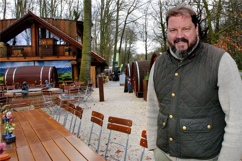 Food-Trailer und Cocktails für die Gäste in Jupps Biergarten Toddy Geldmann entwickelt immer wieder neue Ideen für Jupps Biergarten.