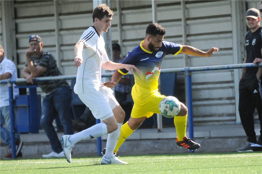 Frohlinde ist nicht mehr Spitzenreiter - alle Spiele der Landesliga bis zur Kreisliga B Tolga Yasar (r) und seine Spvg Schwerin unterlagen trotz einer 1:0 gegen den BV Rentfort mit 1:3