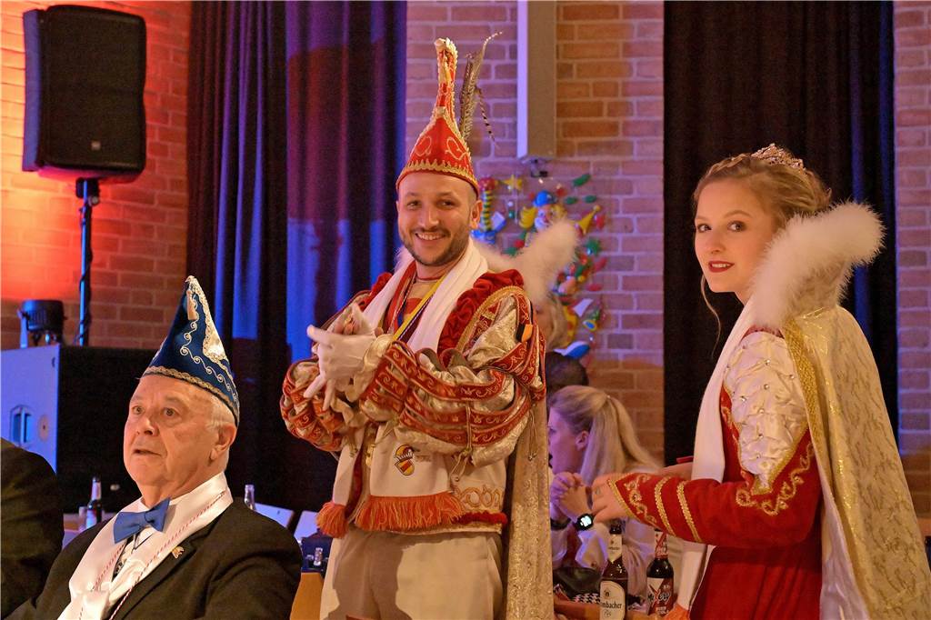 Närrisch im Bürgerhaus Selm: Der Galaabend des Hochadels Tolle Darbietungen erlebten die begeisterten Zuschauer bei der Gala-Sitzung der 1. Selmer Karnevalsgesellschaft Freitagabend im Bürgerhaus.