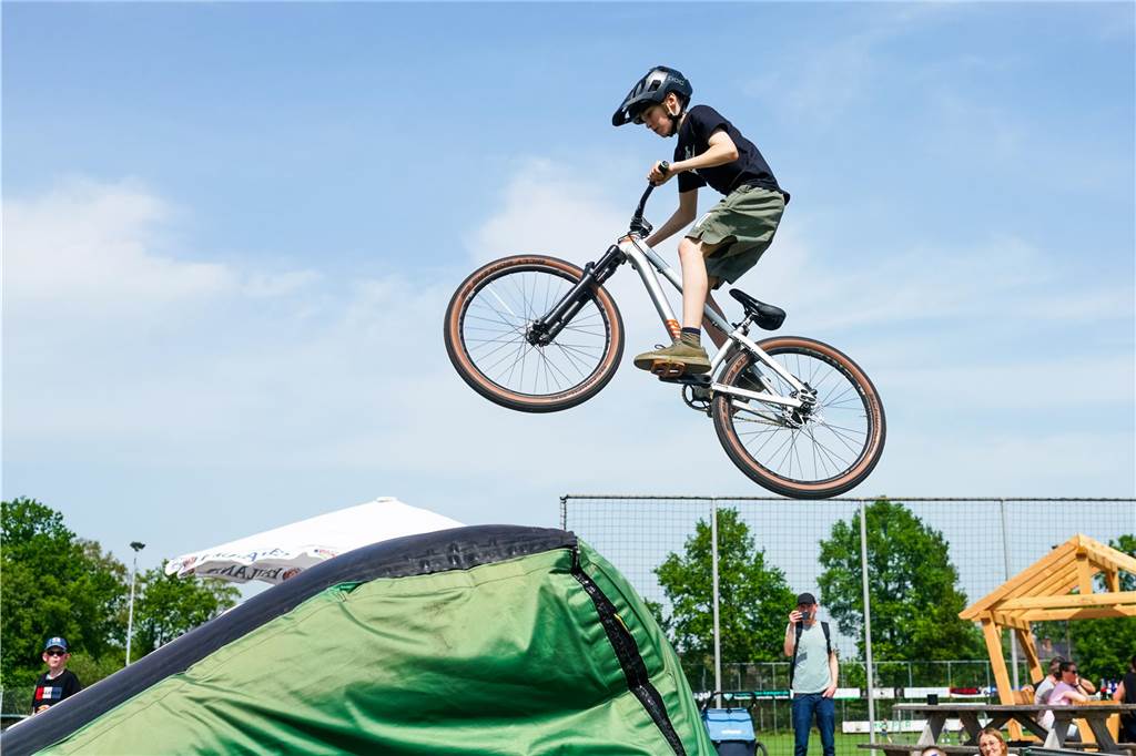 Tolle Sprünge zeigten die Mountainbikefahrer, aber auch für alle anderen gab es ein tolles Programm.