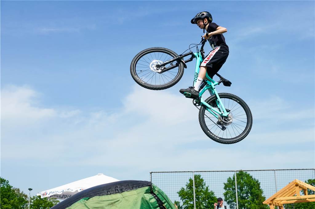 Tolle Sprünge zeigten die Mountainbikefahrer, aber auch für alle anderen gab es ein tolles Programm.