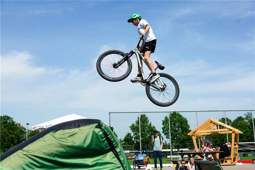 Tolle Sprünge zeigten die Mountainbikefahrer, aber auch für alle anderen gab es ein tolles Programm.