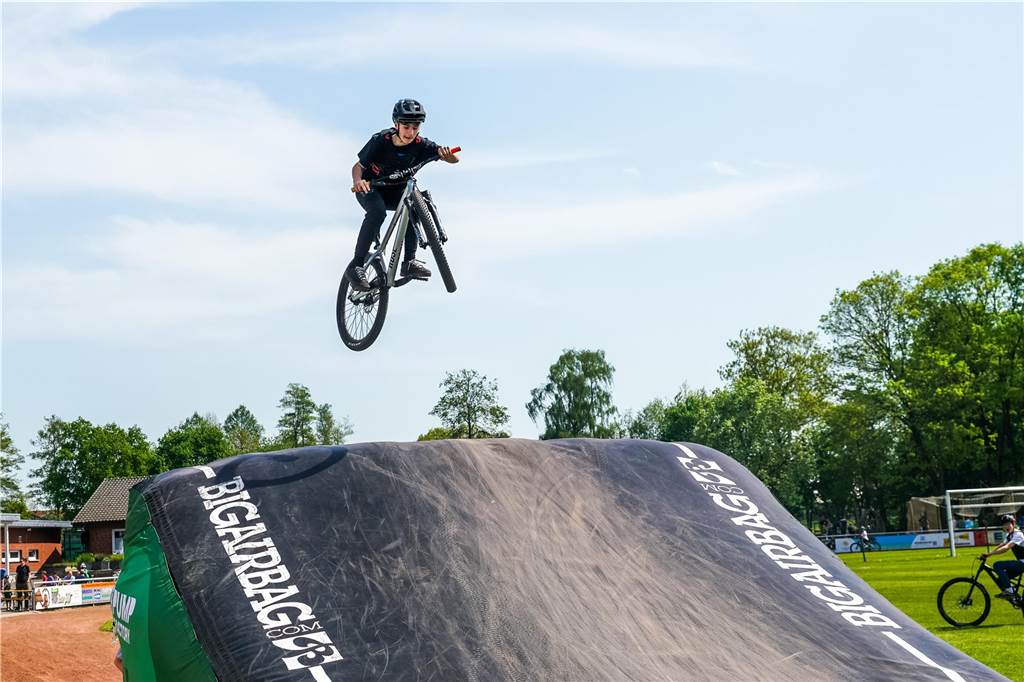 Tolle Sprünge zeigten die Mountainbikefahrer, aber auch für alle anderen gab es ein tolles Programm.