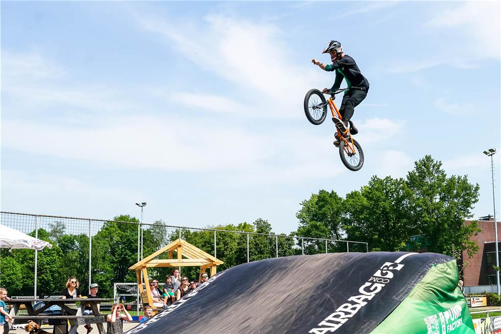 Tolle Sprünge zeigten die Mountainbikefahrer, aber auch für alle anderen gab es ein tolles Programm.