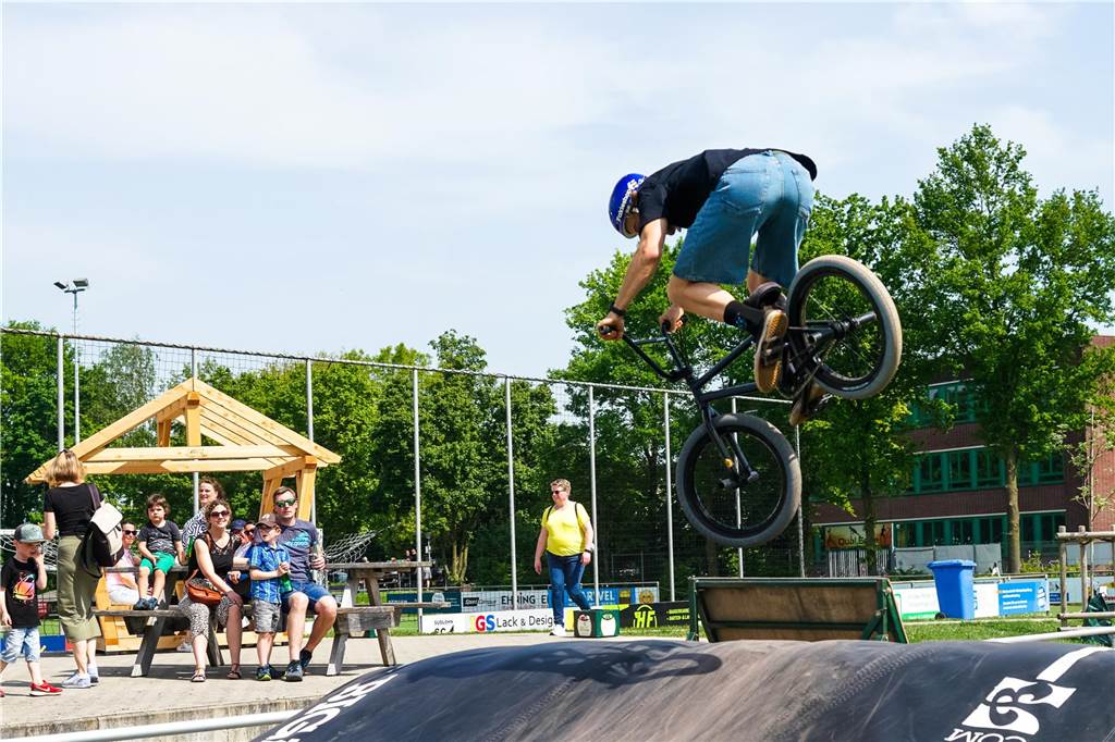 Tolle Sprünge zeigten die Mountainbikefahrer, aber auch für alle anderen gab es ein tolles Programm.
