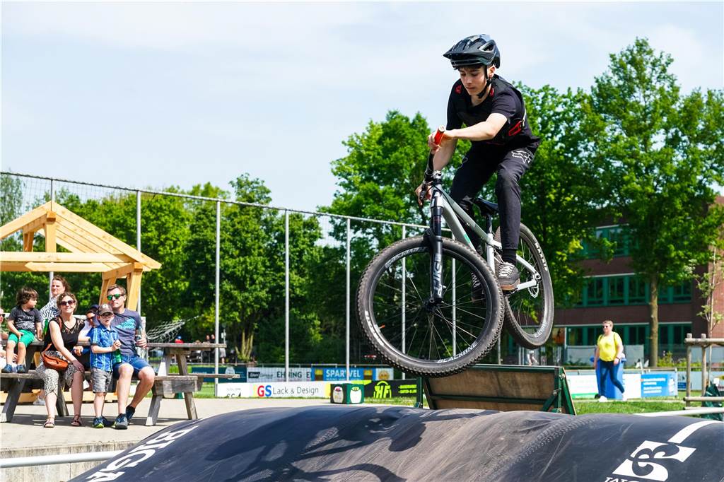 Tolle Sprünge zeigten die Mountainbikefahrer, aber auch für alle anderen gab es ein tolles Programm.