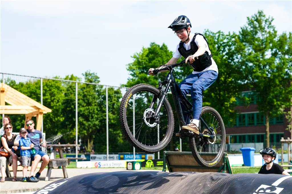 Tolle Sprünge zeigten die Mountainbikefahrer, aber auch für alle anderen gab es ein tolles Programm.