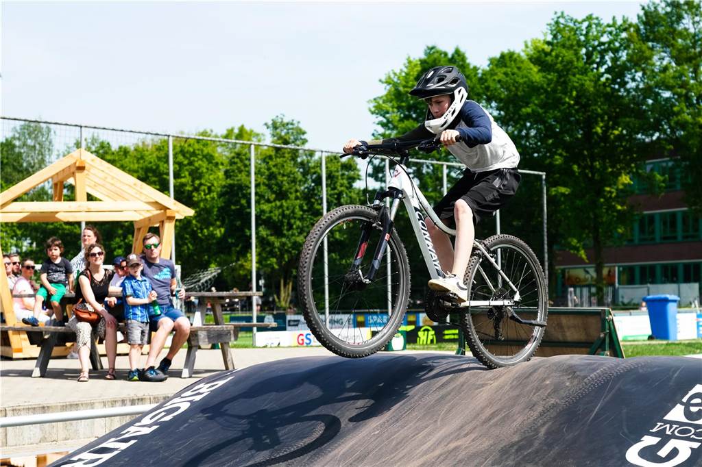 Tolle Sprünge zeigten die Mountainbikefahrer, aber auch für alle anderen gab es ein tolles Programm.
