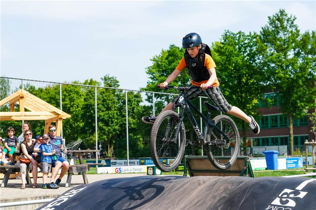 Tolle Sprünge zeigten die Mountainbikefahrer, aber auch für alle anderen gab es ein tolles Programm.