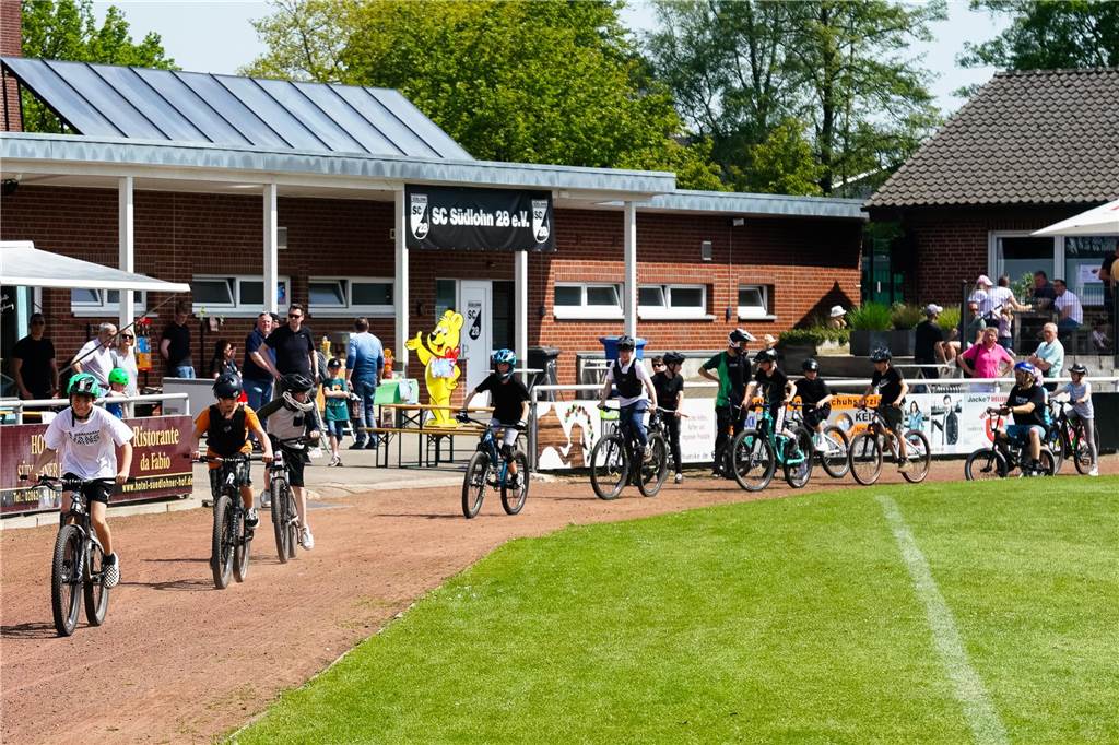 Tolle Sprünge zeigten die Mountainbikefahrer, aber auch für alle anderen gab es ein tolles Programm.