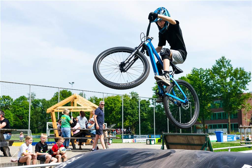 Tolle Sprünge zeigten die Mountainbikefahrer, aber auch für alle anderen gab es ein tolles Programm.