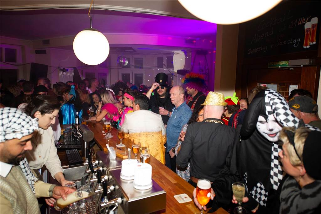 Tolle Stimmung an Rosenmontag im Café Zentral.