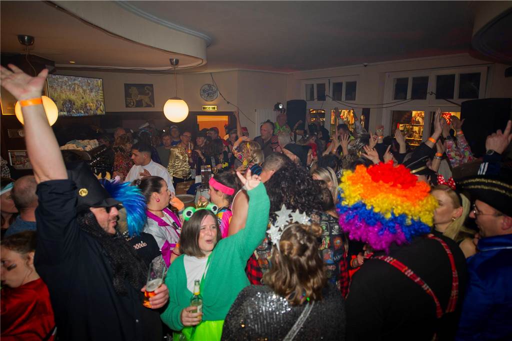 Tolle Stimmung an Rosenmontag im Café Zentral.