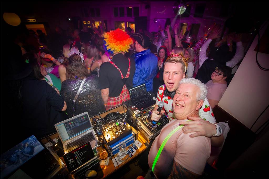 Tolle Stimmung bei der Rosenmontags-Party im Café Zentral.