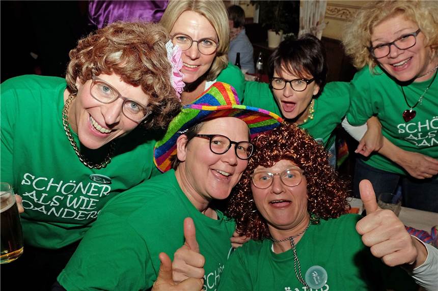 Sketche und Showeinlagen bei der Erler Allgemeinen Verunsicherung (mit Fotostrecke) Tolle Stimmung beim Karneval der EAV.