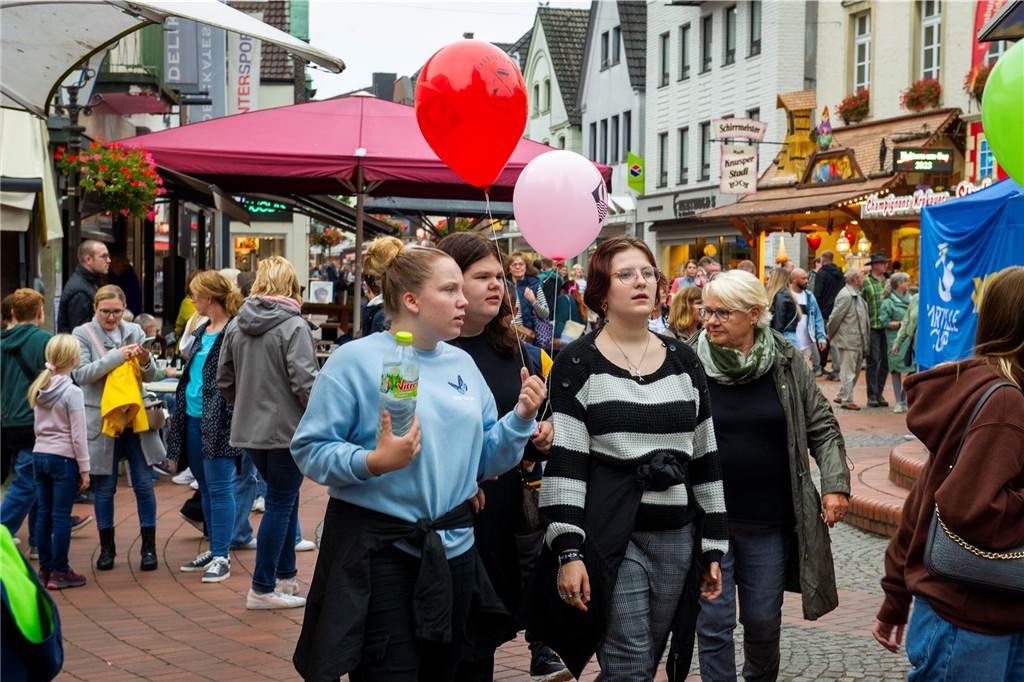 Tolle Stimmung herrschte beim Heimatfest in Haltern schon am ersten Tag. So kann es weitergehen.