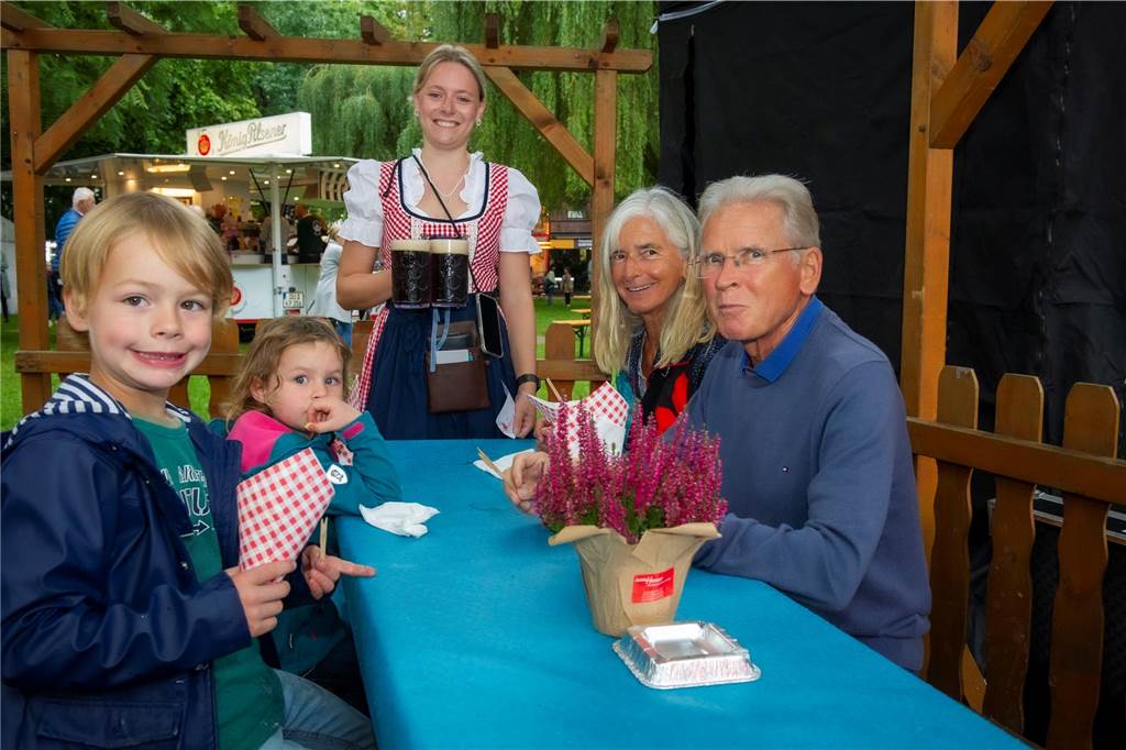 Tolle Stimmung herrschte beim Heimatfest in Haltern schon am ersten Tag. So kann es weitergehen.