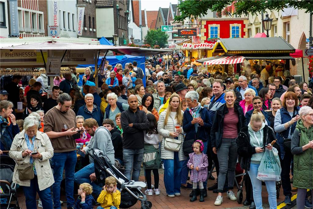 Tolle Stimmung herrschte beim Heimatfest in Haltern schon am ersten Tag. So kann es weitergehen.