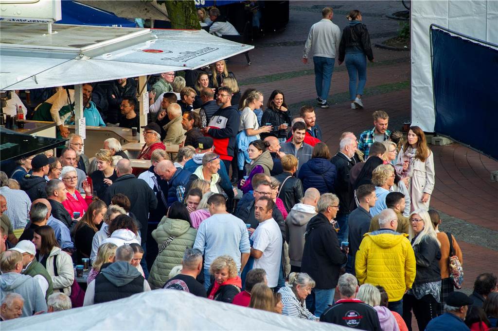 Tolle Stimmung herrschte beim Heimatfest in Haltern schon am ersten Tag. So kann es weitergehen.