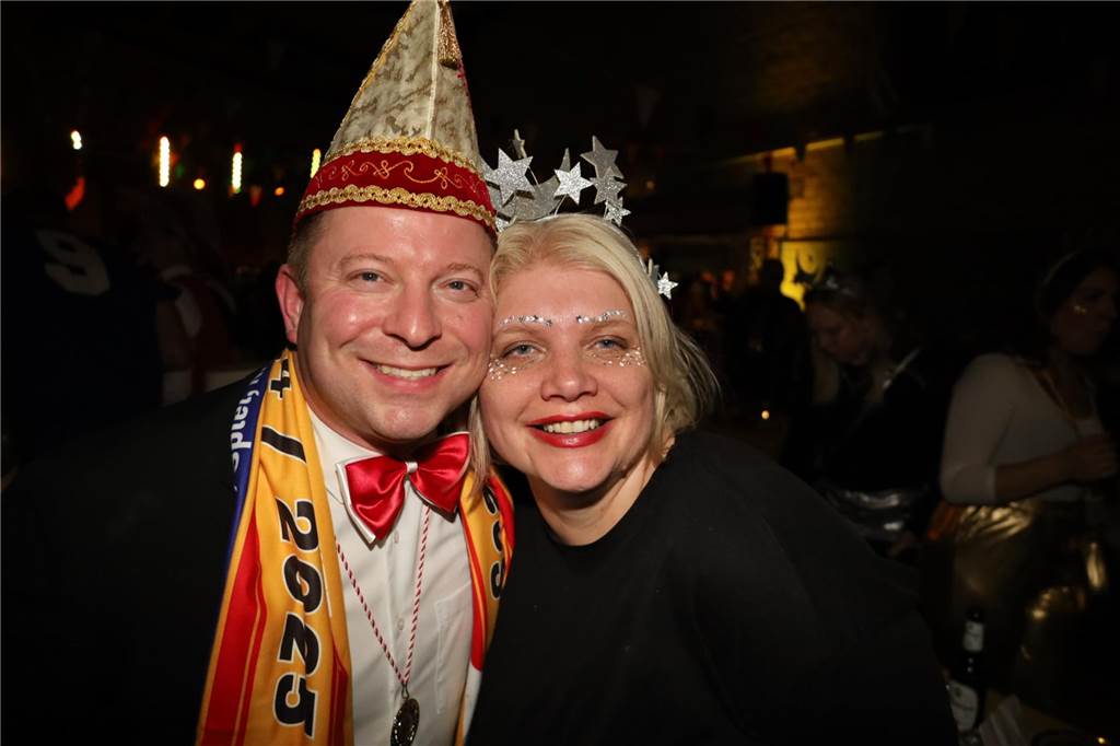Tolle Stimmung und bunte Kostüme auf der Karnevalssitzung des VKK.