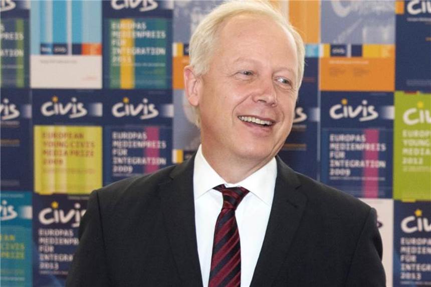 Tom Buhrow wäre bereit, über Gehälter zu sprechen Tom Buhrow bei der Verleihung des Civis Medienpreises. Foto: Jörg Carstensen