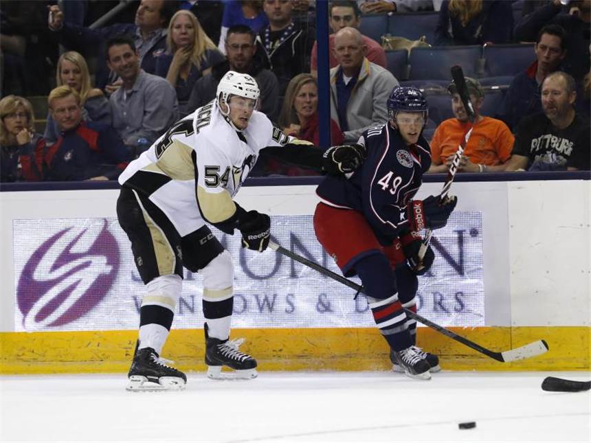Stanley-Cup-Finale: Kühnhackl auf dem Weg zum Triumph Tom Kühnhackl spielt mit den Penguins um den Stanley Cup. Foto: Aaron Doster