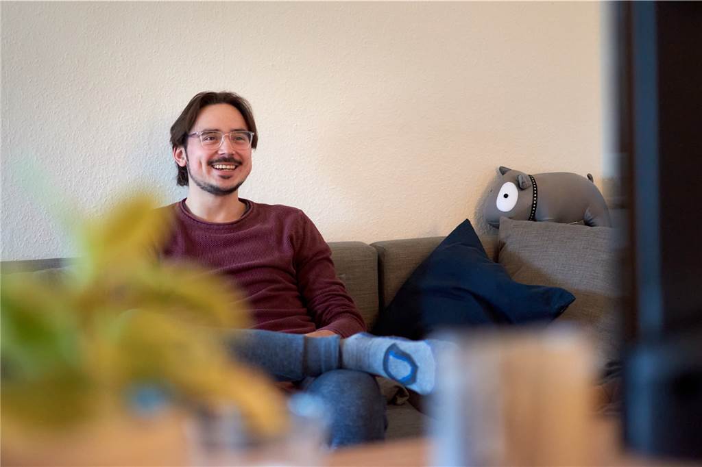 „Preis und Leistung stimmen": Tom Manzelmann ist in die Nordstadt gezogen Tom Manzelmann wohnt in einer Wohnung mit insgesamt fünf Zimmern, nur etwa fünf Minuten Fußweg vom Hauptbahnhof entfernt – und zahlt dafür einen „echt guten“ Preis. Diese Wohnung liegt im vierten Stock an der Mallinckrodtsraße in der Dortmunder Nordstadt.