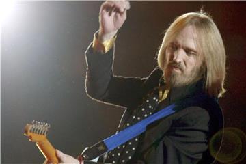 Tom Petty hatte zu viele Medikamente gegen seine Schmerzen eingenommen. Am 2. Oktober ist er mit 66 Jahren gestorben. Foto: epa Paul Buck