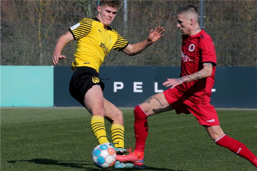 BVB-Junioren schießen keine Tore – U17 verspielt wohl die Endrunde Tom Rothe hatte den Siegtreffer für Dortmunds U19 auf dem Fuß.
