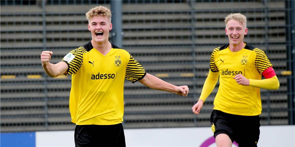 BVB-U19 vor DM-Halbfinale gegen Schalke 04: Drei Spieler aus dem Profi-Kader dabei Tom Rothe (l.) spielt am Samstag für die BVB-U19.