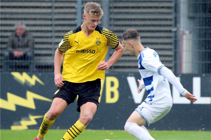 Enttäuschende Ergebnisse für BVB U19 und U17 in Ruhrpott-Derbys Tom Rothe traf zum 1:0 für die BVB-U19.