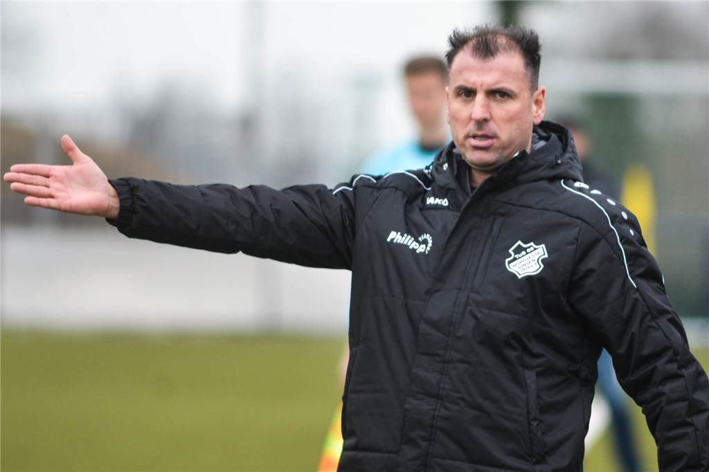 Nach Trennung vom ASC Dortmund: Toni Kotziampassis zur alten Liebe Toni Kotziampassis als Coach des TuS Sinsen.