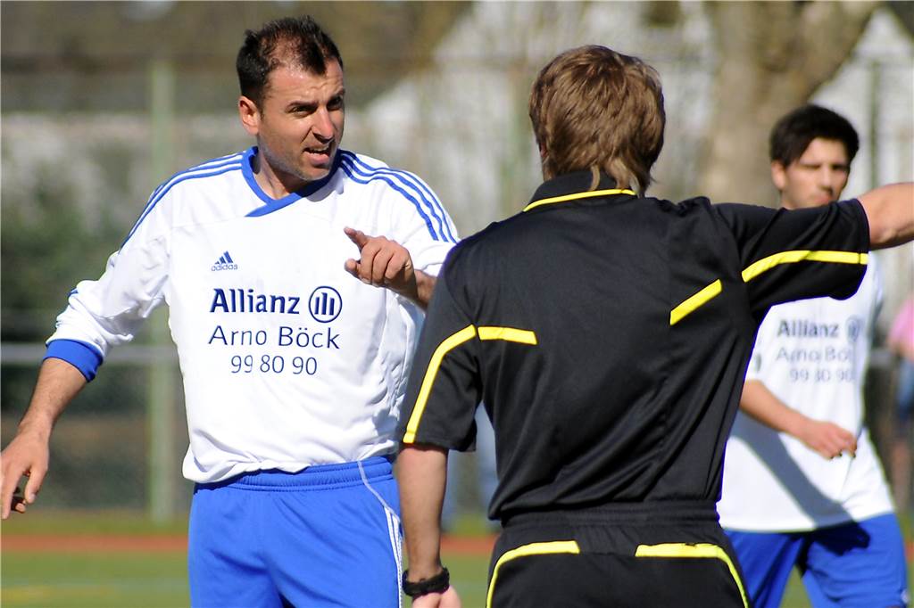 Wie Toni Kotziampassis an der Rückkehr in die Oberliga feilt und warum er dem BVB absagte Toni Kotziampassis spielte jahrelang selbst Fußball, wie beim SV Wacker Obercastrop. Er war Vollblutstürmer: torgefährlich, schnell, ballsicher und ehrgeizig.