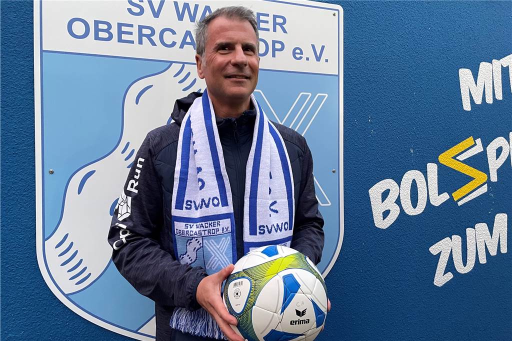 Toni Molina leitet erste Einheit bei Wacker: „Ich will nicht den großen Zampano spielen“ Trainer Toni Molina vom SV Wacker Obercastrop