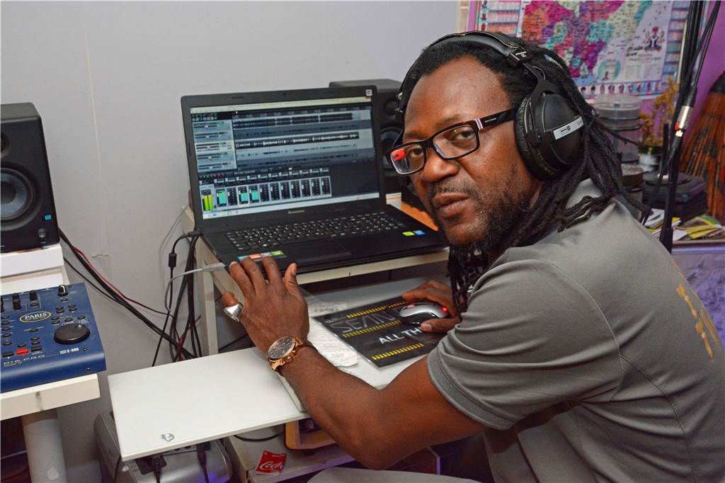 Reggae-Star Toni Tuklan hat Song mit Michael Jacksons Bruder aufgenommen Toni Tuklan hat die beiden neuen Songs im Studio in Werne aufgenommen.