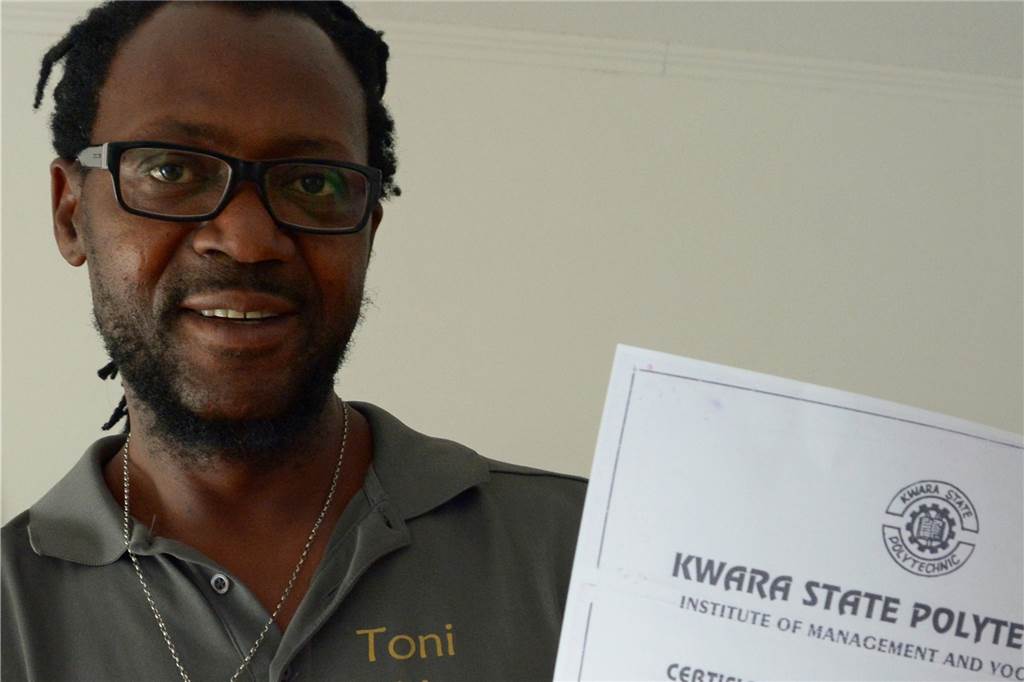 Vom Militärpfarrer zum Reggae-Musiker - Der verrückte Weg des Toni Tuklan (49) Toni Tuklan ist ein echtes Multitalent.