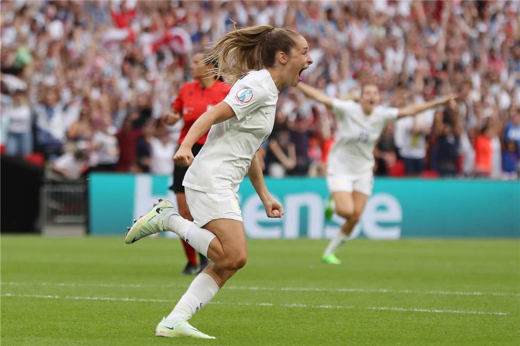England feiert: Traumreise der DFB-Fußballerinnen endet in Wembley – „Tut einfach nur weh“ Toone brachte England mit 1:0 in Führung.