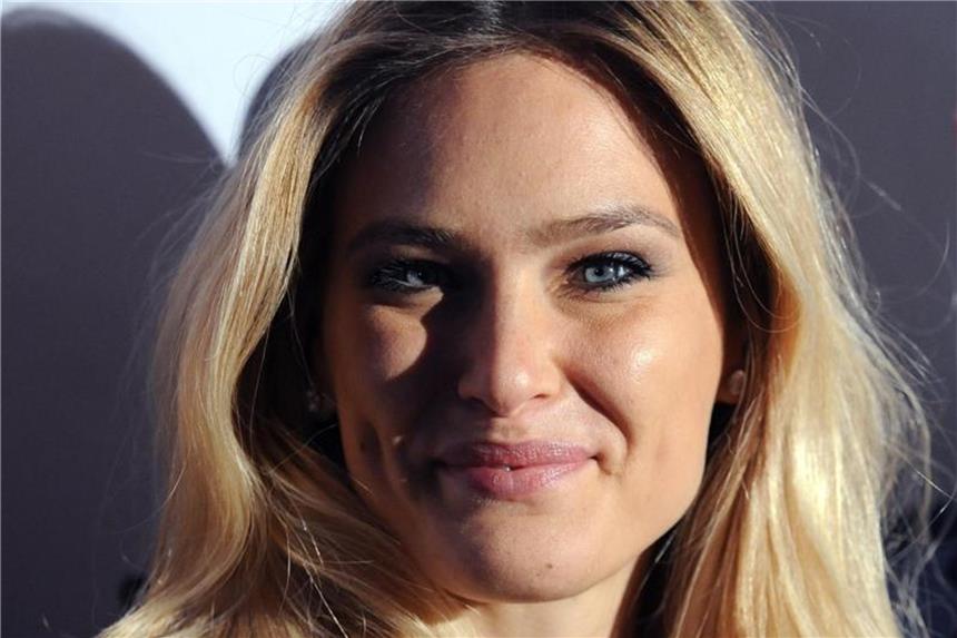 Bar Refaeli: Hassliebe zu den sozialen Medien Topmodel Bar Refaeli 2015 auf der Berliner Fashion Week. Foto: Britta Pedersen
