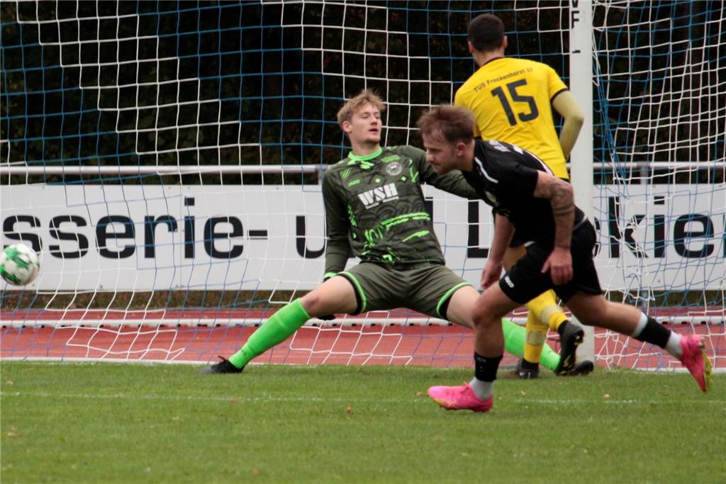 Showdown in Werne: VfL Kamens „Mister 1:0“ André Born hat keine Angst vor dem WSC Tor für den VfL Kamen: André Born (vorne) markiert das 1:0 gegen den TuS Freckenhorst