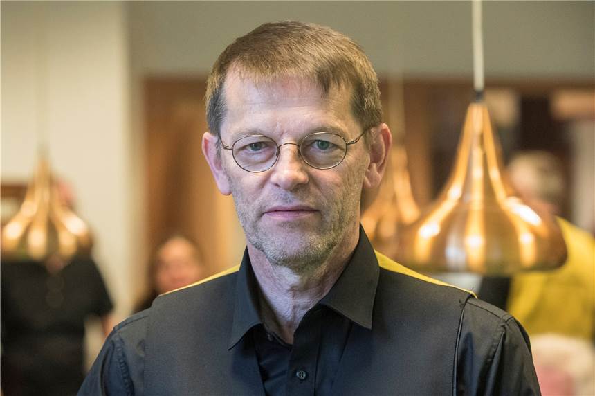 Der Billard-Weltmeister zieht Merklinde-Besuch einem Top-Turnier in Belgien vor Torbjörn Blomdahl, frisch gebackener Weltmeister, spielt beim Turnier beim ABC Merklinde mit.