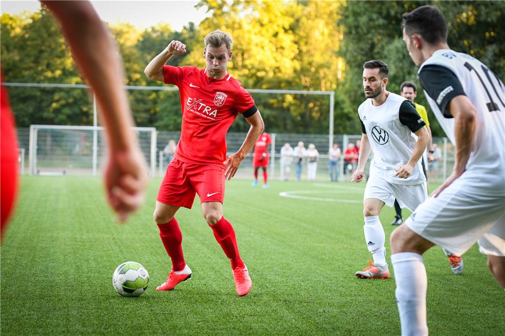 Der Lüner SV hat einen neuen Anführer in seinen Reihen, der erst 19 Jahre alt ist Tore-Niklas Burg dirigierte bereits mit dem Ball im Mittelfeld des Lüner SV.