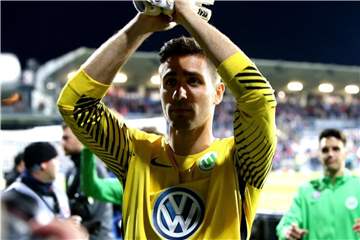 Torhüter Koen Casteels hat noch einen Vertrag mit dem VfL Wolfsburg. Foto: Frank Molter