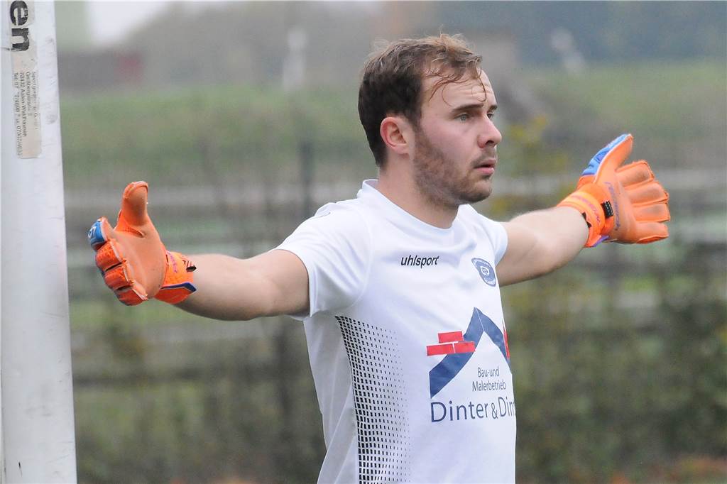 Torhüter Paul Meschkis im Trikot der Spvg Schwerin.