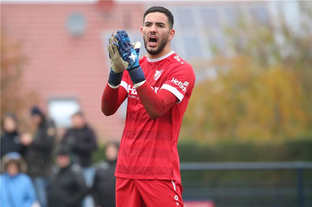 BVB-U23 verpflichtet zwei Neuzugänge : Das ist der Plan mit Patrick Göbel und Tiago Estevao Tiago Estevao klatscht in die Hände.