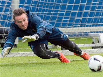 Torhüter Tom Mickel hat seinen Vertrag beim HSV bis 2019 verlängert. Foto: Christophe Gateau