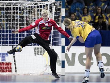 Torhüterin Clara Woltering zeigte gegen Schweden erneut eine überragende Leistung. Foto: Bjorn Larsson Rosvall