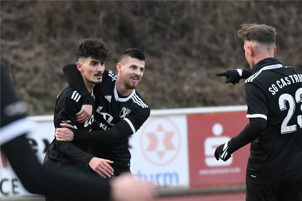 Torreich war das Testspiel zwischen der SG Castrop und dem SuS Merklinde. Zwei Tore fielen in der ersten Halbzeit, sechs weitere nach dem Seitenwechsel. Am Ende stand ein 4:4.