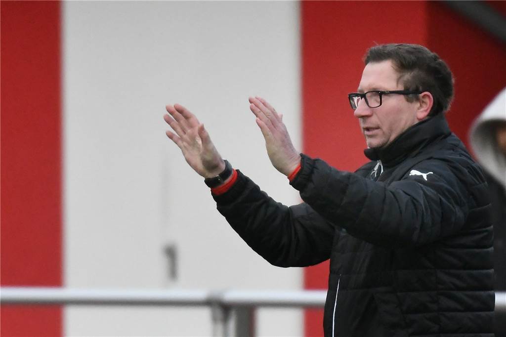 Torreich war das Testspiel zwischen der SG Castrop und dem SuS Merklinde. Zwei Tore fielen in der ersten Halbzeit, sechs weitere nach dem Seitenwechsel. Am Ende stand ein 4:4.