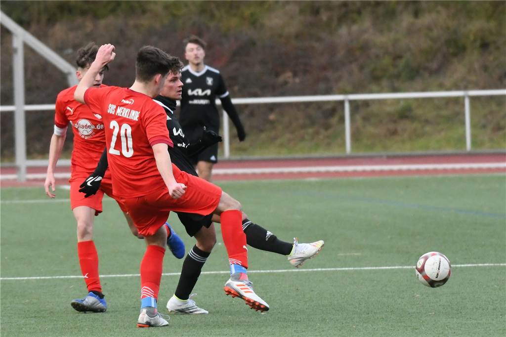 Torreich war das Testspiel zwischen der SG Castrop und dem SuS Merklinde. Zwei Tore fielen in der ersten Halbzeit, sechs weitere nach dem Seitenwechsel. Am Ende stand ein 4:4.